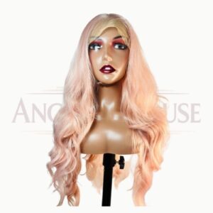 Perruque synthétique premium BARBIE, 26 pouces légèrement ondulée, HD lace 13x6, couleur pastel pink, densité 250 %.