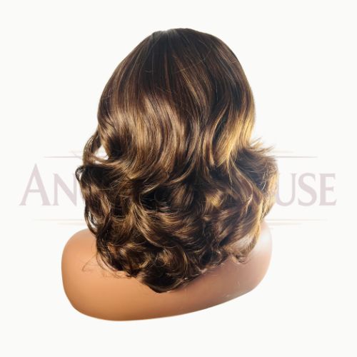 ELISA – Perruque synthétique ondulée 18 pouces | HD lace 13x6 – 250 % – Image 4