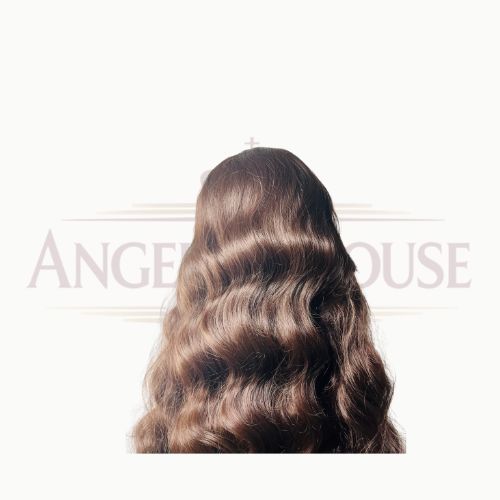 INDIRA – Perruque synthétique légèrement ondulée 32 pouces | HD lace 13x6 – 250 % – Image 4